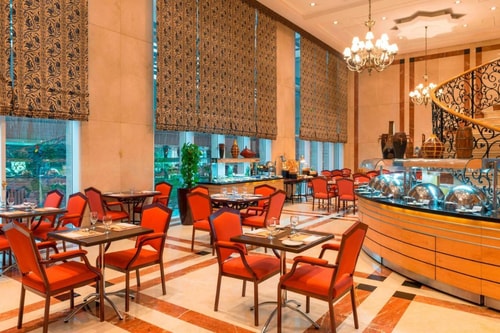 Classic Room Near Sharaf DG Metro Station by LB 6 Luxury Bookings