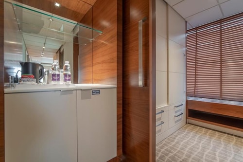 Grand Suite Near Sharaf DG Metro Station by LB 4 Luxury Bookings