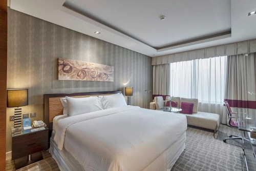 Grand Suite Near Sharaf DG Metro Station by LB 1 Luxury Bookings