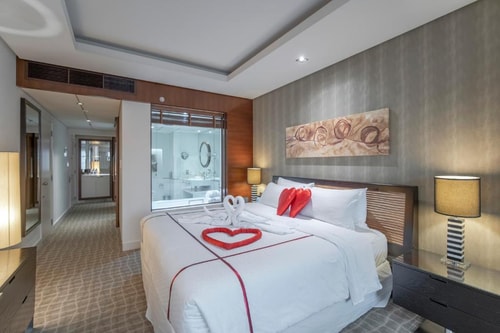 Grand Suite Near Sharaf DG Metro Station by LB 0 Luxury Bookings