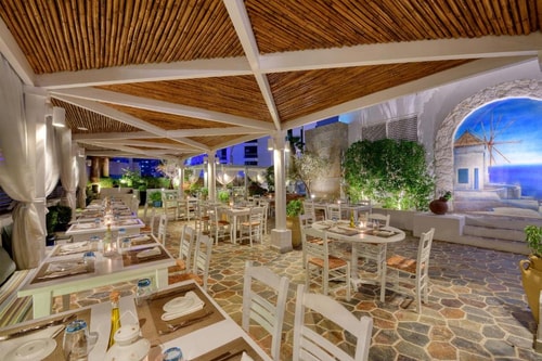 Standard Room Near Sharaf DG Metro Station 12 Luxury Bookings