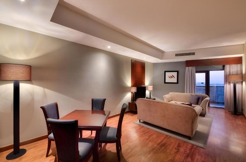 Suite Room Near Sharaf DG Metro Station 2 Luxury Bookings