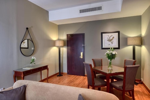 Suite Room Near Sharaf DG Metro Station 3 Luxury Bookings