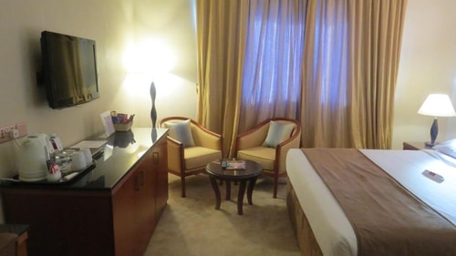 Deluxe Room Near Al Tadawi Medical Centre 1 Luxury Bookings
