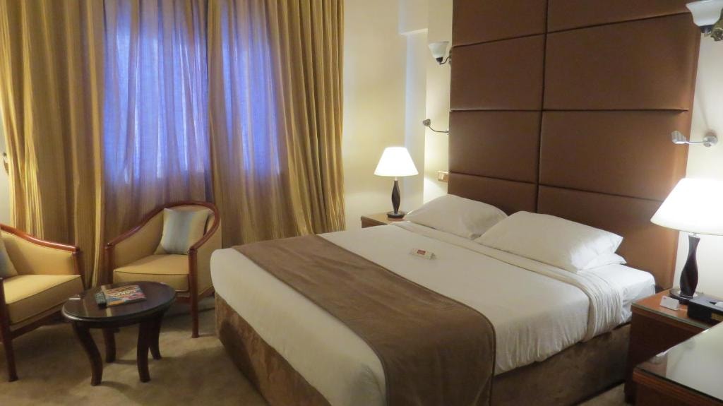 Deluxe Room Near Al Tadawi Medical Centre Luxury Bookings