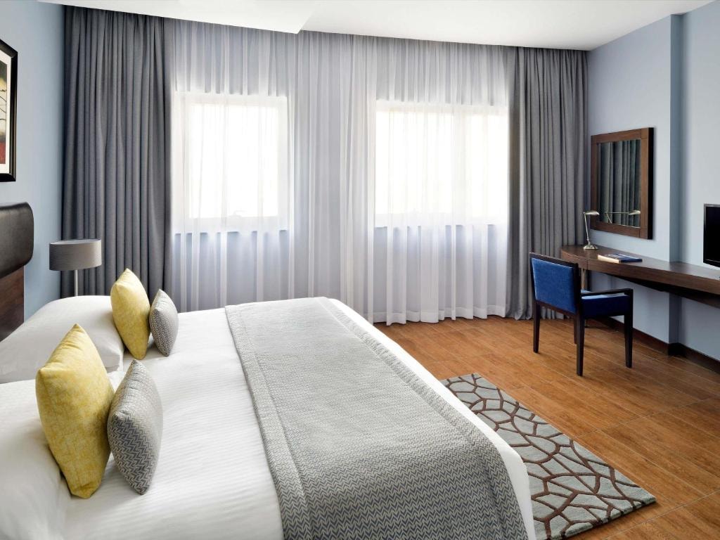One Bedroom Apartment Near Society of Engineers Luxury Bookings
