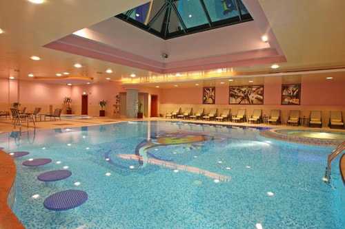 Superior Room Near by Al Raha Mall 2 Luxury Bookings