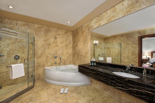 Superior Room Near by Al Raha Mall 9 Luxury Bookings