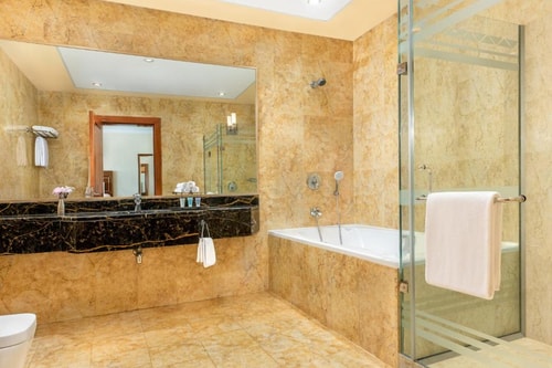 Superior Room Near by Al Raha Mall 10 Luxury Bookings