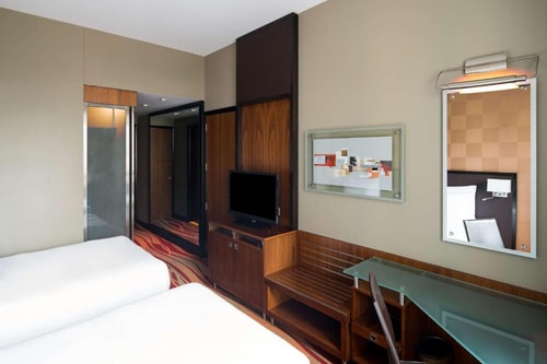 Superior Room Near Dubai Media City Park 3 Luxury Bookings