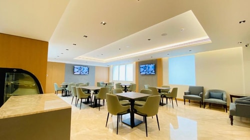 deluxe king studio near al maktoum stadium 2 Luxury Bookings