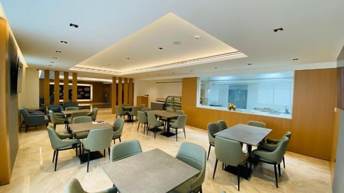 deluxe king studio near al maktoum stadium 3 Luxury Bookings