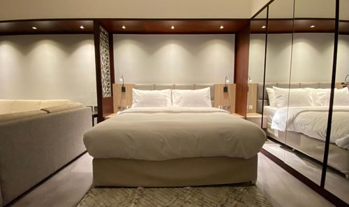 deluxe king studio near al maktoum stadium 0 Luxury Bookings