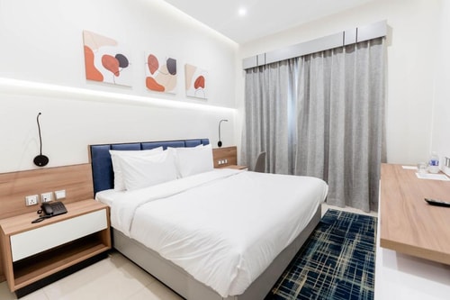 Superior King Room Near Al Furjan Metro 0 Luxury Bookings
