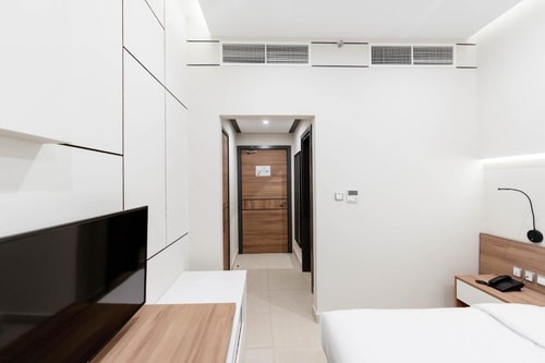 Superior King Room Near Al Furjan Metro 3 Luxury Bookings