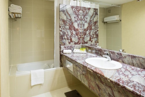 Standard Room Near City Center By Luxury Bookings 7 Luxury Bookings