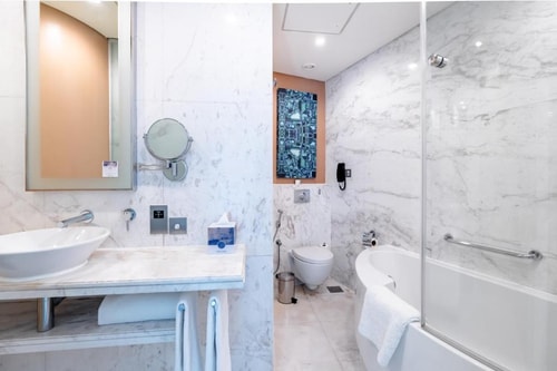 Executive Room Near Dubai Media City Park 3 Luxury Bookings