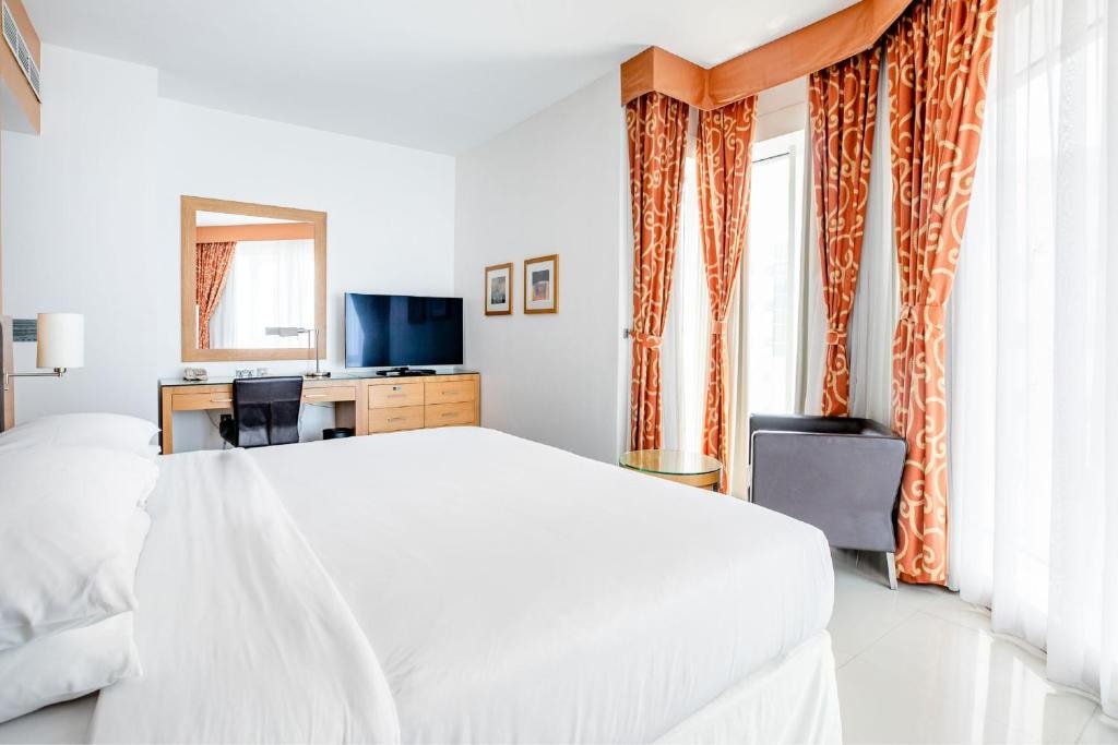 One Bedroom Suite Near Sharaf DG Metro Luxury Bookings