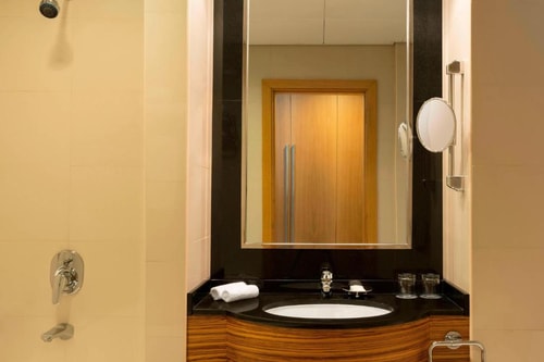 One Bedroom Suite Near Sharaf DG Metro 8 Luxury Bookings