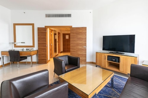 One Bedroom Suite Near Sharaf DG Metro 5 Luxury Bookings