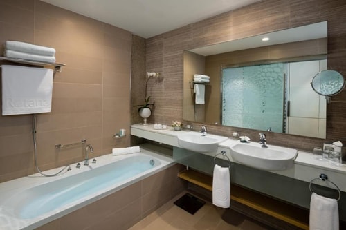 Studio Apartment with sea view Near Abu Dhabi mall 3 Luxury Bookings