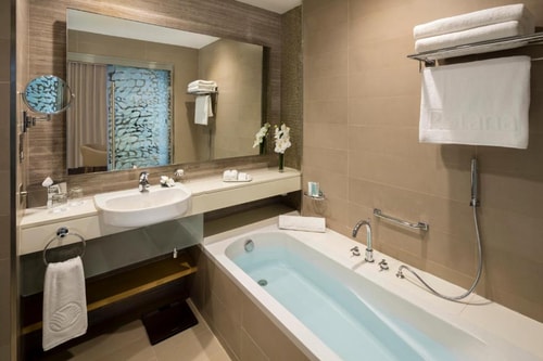 1 Bedroom Apartment sea view Near Abu Dhabi mall 5 Luxury Bookings