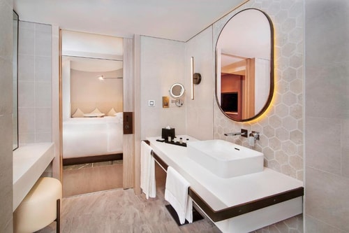 Classic Room Near Formal Park By Luxury Bookings 2 Luxury Bookings