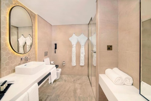 Classic Room Near Formal Park By Luxury Bookings 3 Luxury Bookings