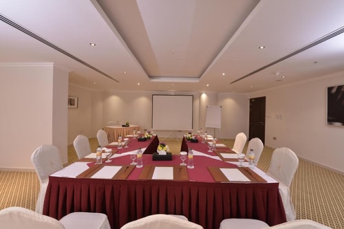Executive Suite Near Plant Exhibition Garden 8 Luxury Bookings