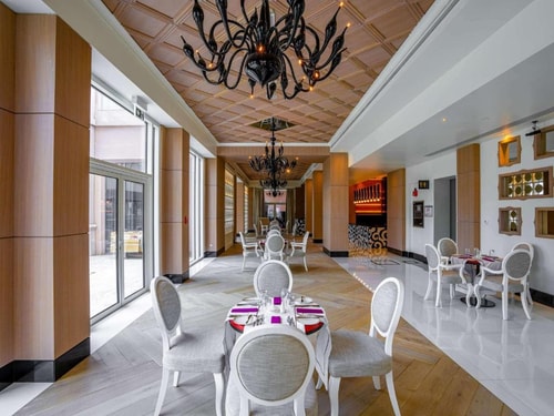 Executive suite Near Marina Mall Abu Dhabi 12 Luxury Bookings