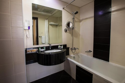 Deluxe King Suite Near Al Nahyan Stadium 7 Luxury Bookings