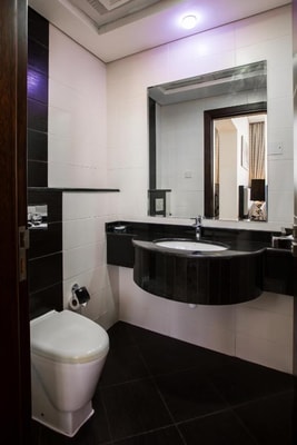 Deluxe King Suite Near Al Nahyan Stadium 8 Luxury Bookings