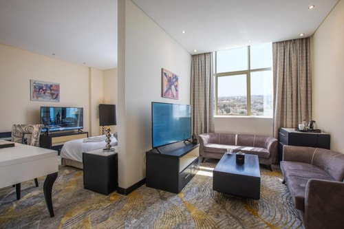 Deluxe King Suite Near Al Nahyan Stadium 5 Luxury Bookings