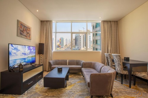 Deluxe King Suite Near Al Nahyan Stadium 6 Luxury Bookings