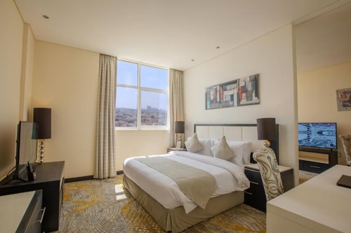 Deluxe King Suite Near Al Nahyan Stadium 2 Luxury Bookings