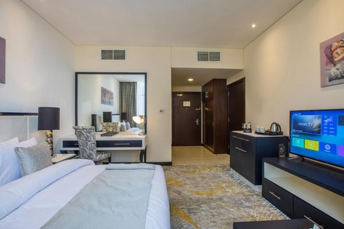 Deluxe King or Twin Room Near Al Nahyan Stadium 3 Luxury Bookings