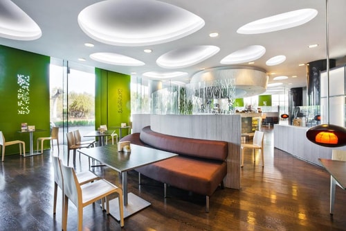 Superior Queen Room Near Deserted Drivers Park 5 Luxury Bookings