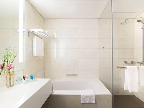 Superior Queen Room Near Deserted Drivers Park 2 Luxury Bookings