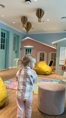 Studio Apartment Walk from Dukes Palm Hotel Dubai 15 Luxury Bookings