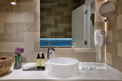 One Bedroom Apartment Walk from Nakheel Mall Palm 3 Luxury Bookings