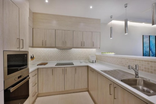 One Bedroom Apartment Walk from Nakheel Mall Palm 5 Luxury Bookings