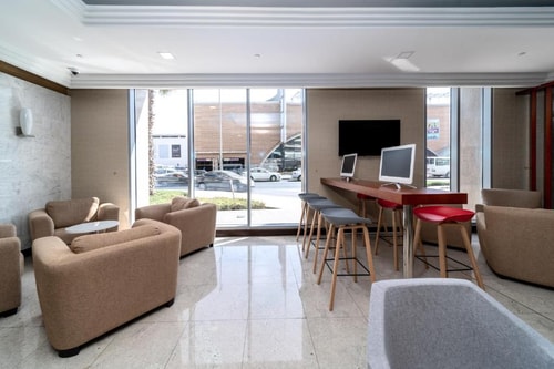 Deluxe One Bedroom Apartment Near Reef Mall Ab 6 Luxury Bookings