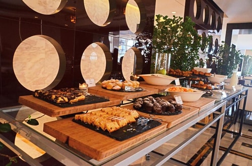 Deluxe King Room Near Electra Park Abu Dhabi 16 Luxury Bookings