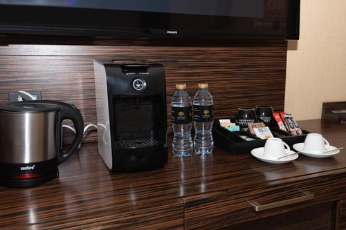 Deluxe King Room Near Electra Park Abu Dhabi 6 Luxury Bookings