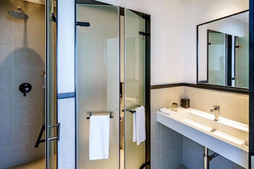 Plus King Room Near Jaddaf Metro Station 4 Luxury Bookings