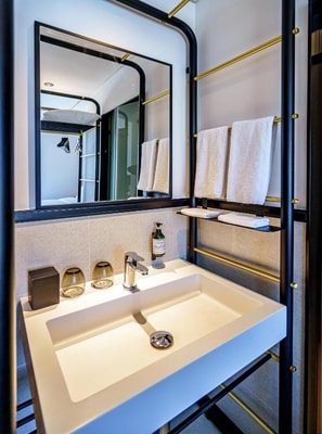 Plus King Room Near Jaddaf Metro Station 5 Luxury Bookings