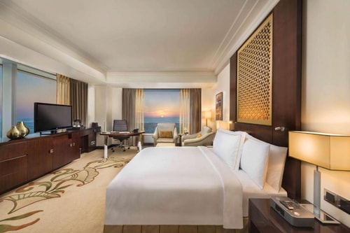 Deluxe King Room Near World Trade Center 1 Luxury Bookings