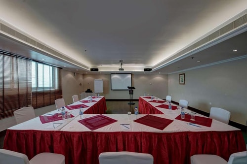 Deluxe King or Twin Room Near Al Rigga Metro 18 Luxury Bookings