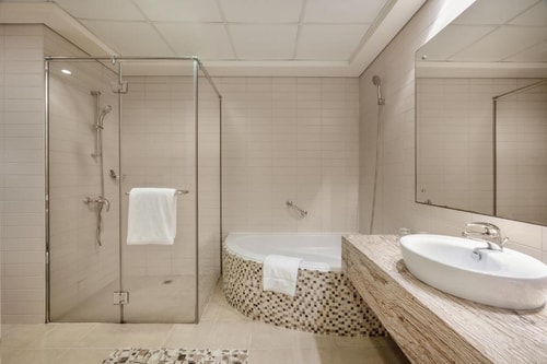DELUXETwo Bedrom Suite Near The Coffee Club JLT 10 Luxury Bookings