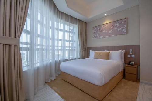 Deluxe Three Bedroom Apartment Near Al Rigga Metro 2 Luxury Bookings